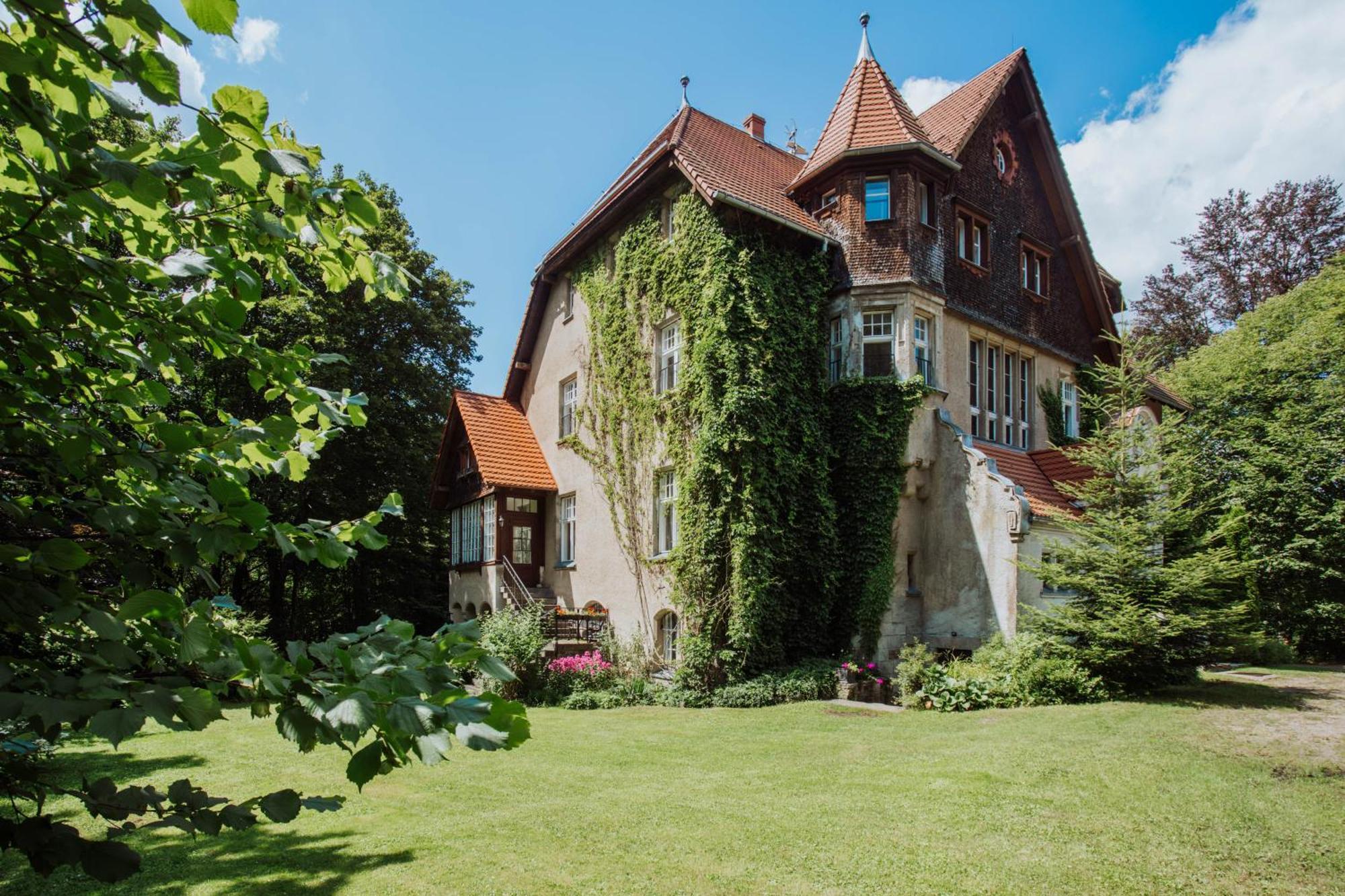 Palac Mysliwski Orle Solutions Miroslawiec Exterior photo